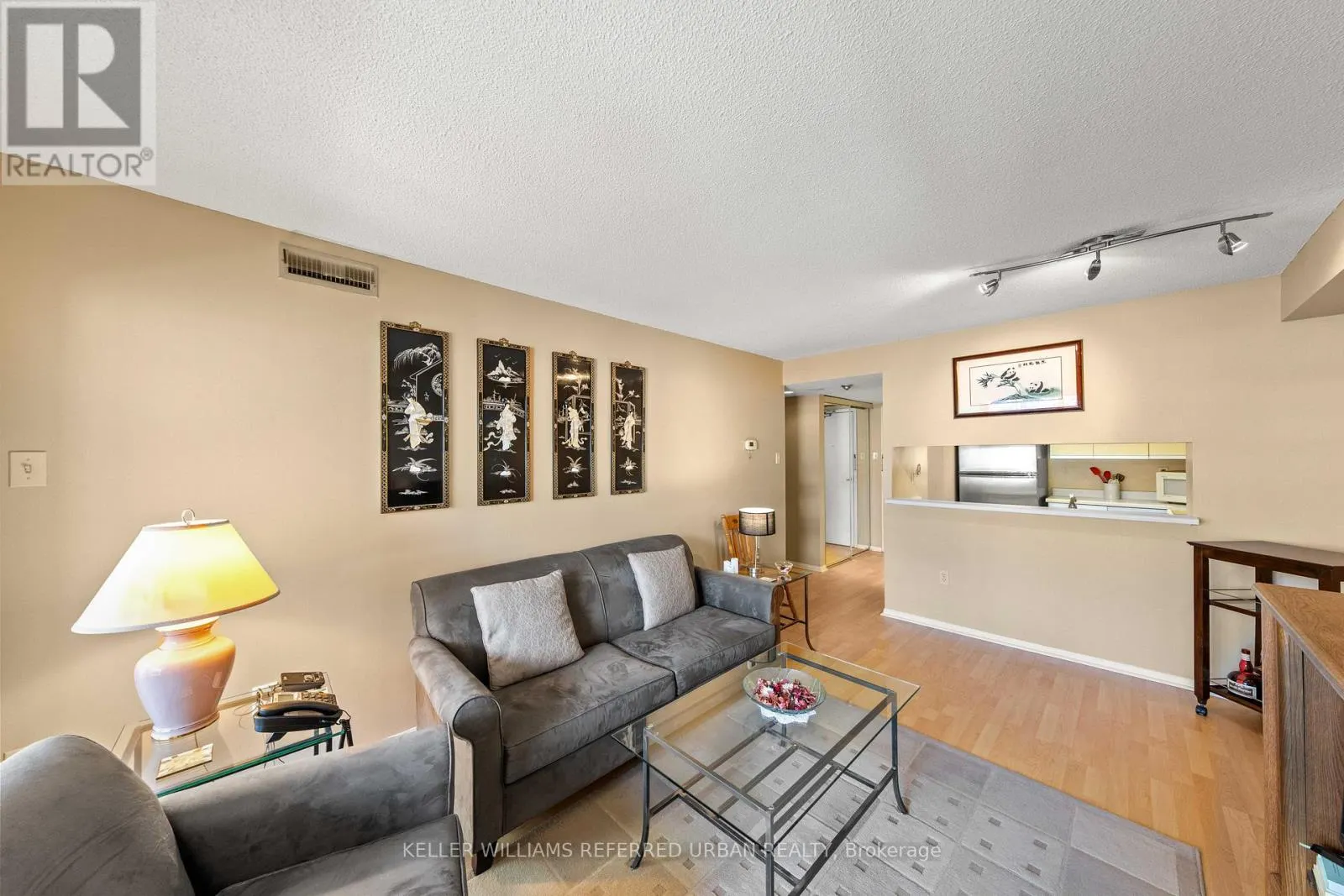 802 - 705 KING STREET W