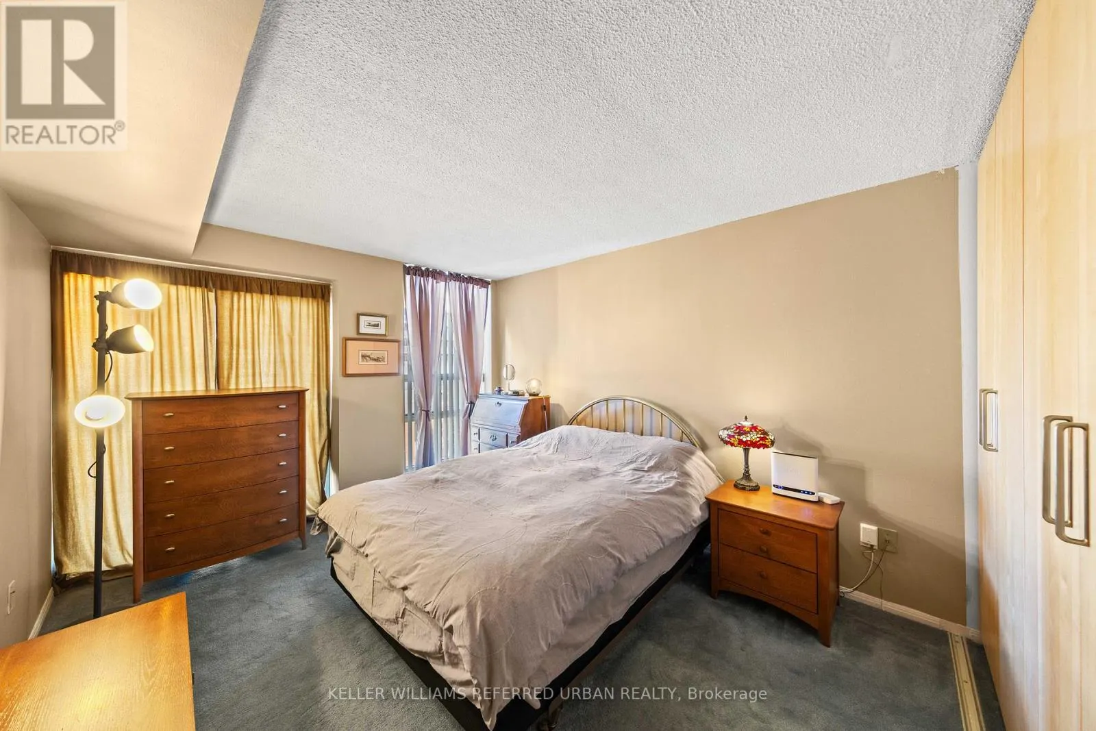802 - 705 KING STREET W