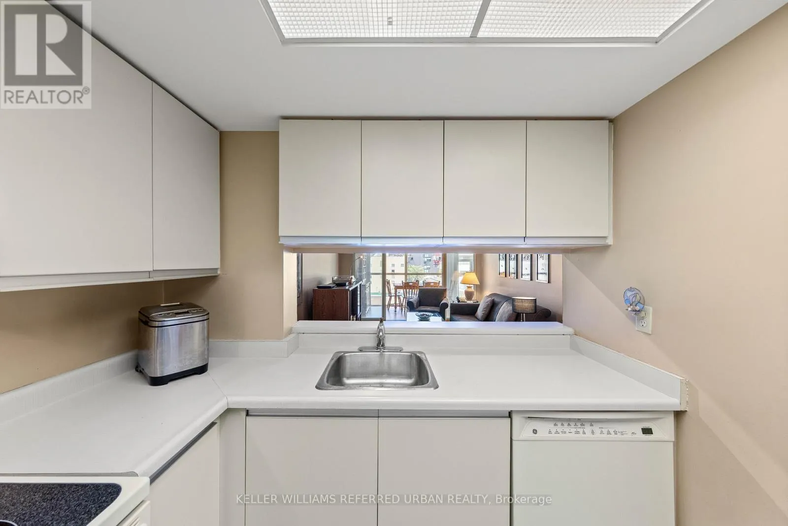 802 - 705 KING STREET W