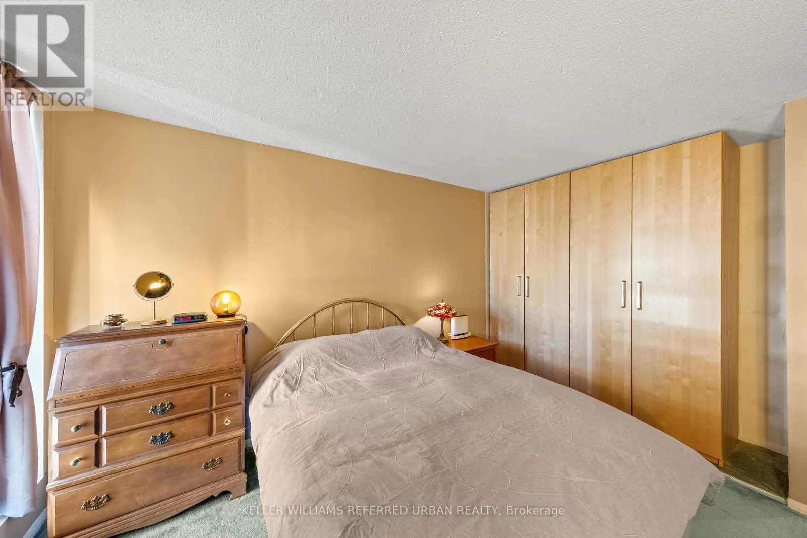 802 - 705 KING STREET W