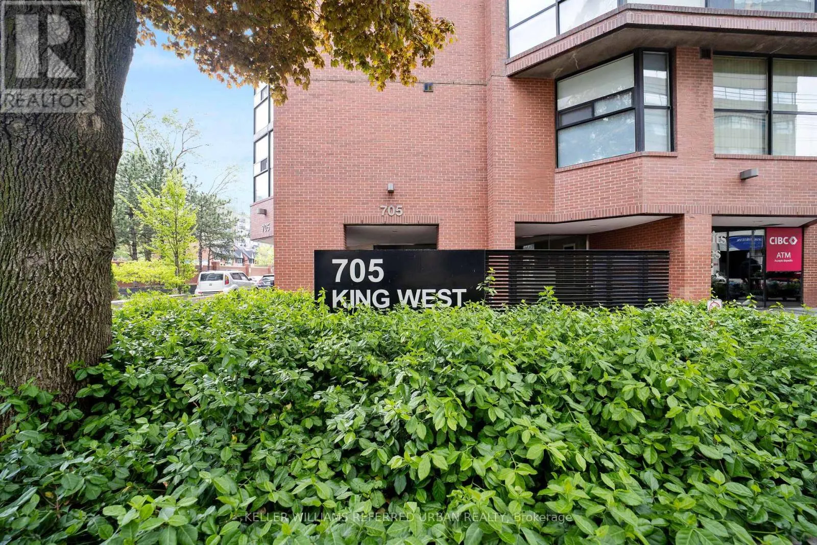 802 - 705 KING STREET W