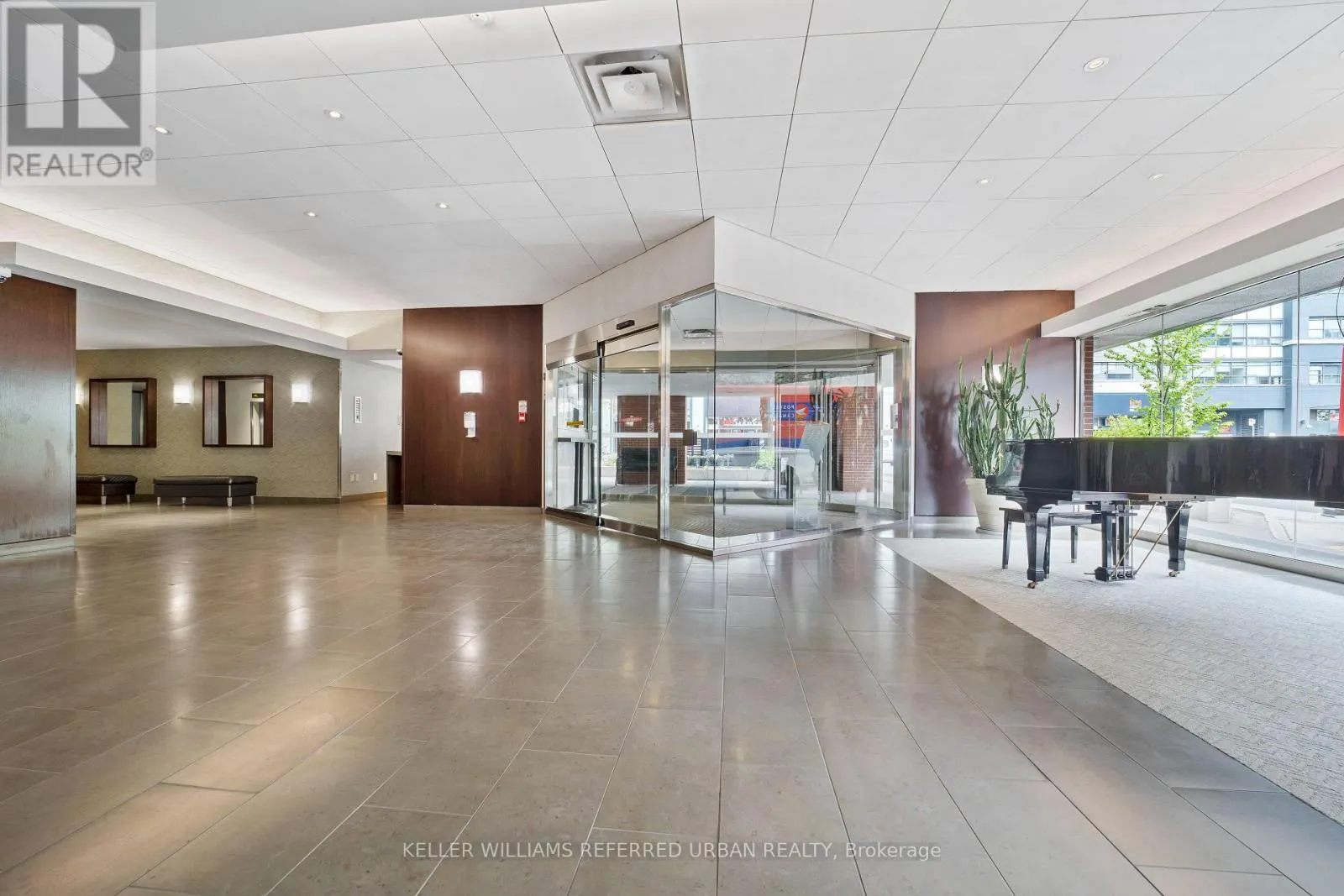 802 - 705 KING STREET W