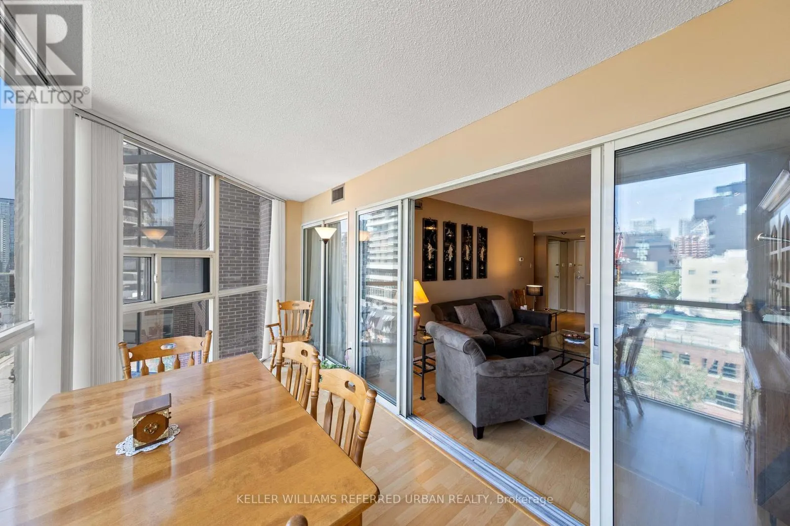 802 - 705 KING STREET W