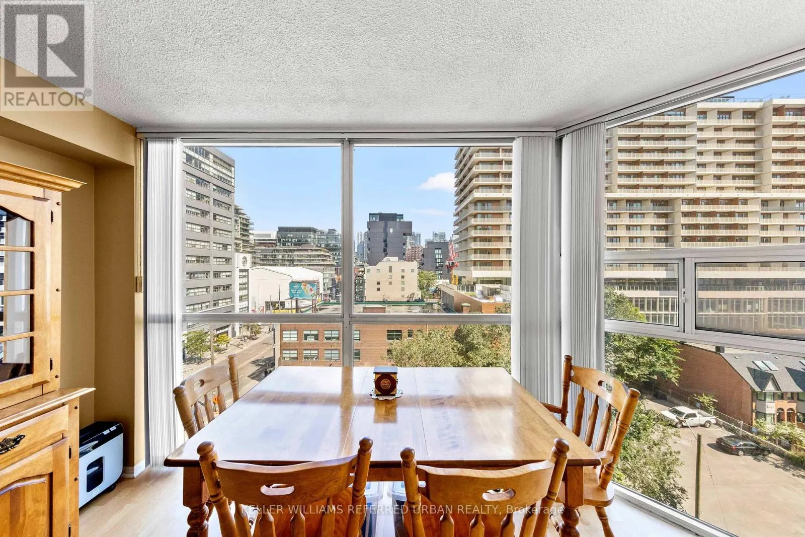 802 - 705 KING STREET W