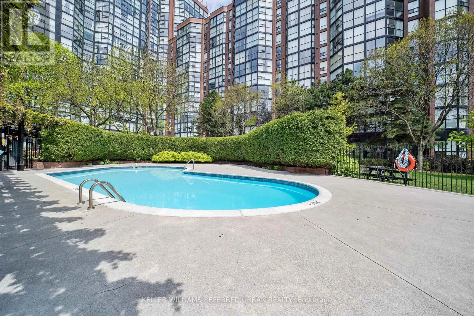 802 - 705 KING STREET W
