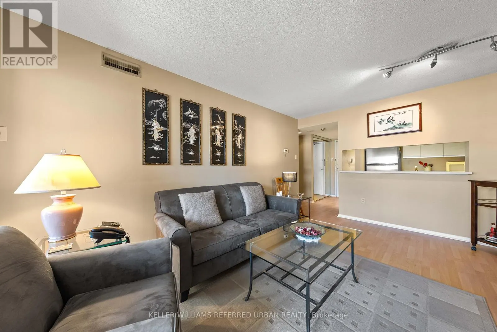 802 - 705 KING STREET W