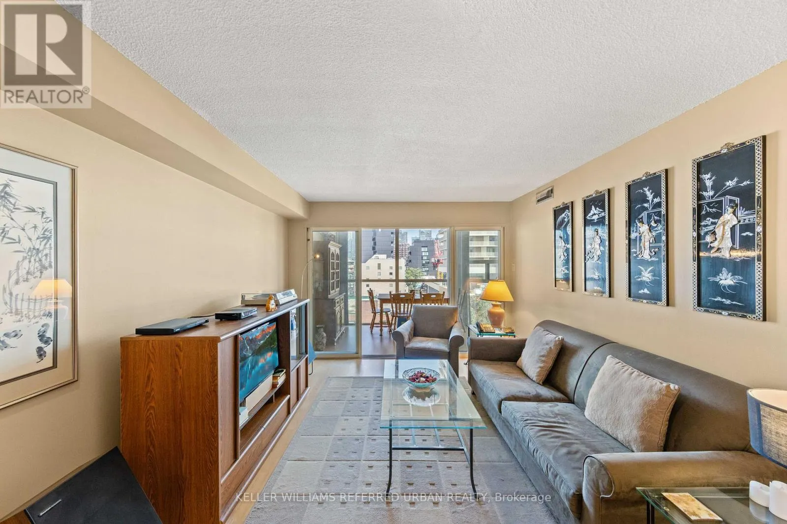 802 - 705 KING STREET W