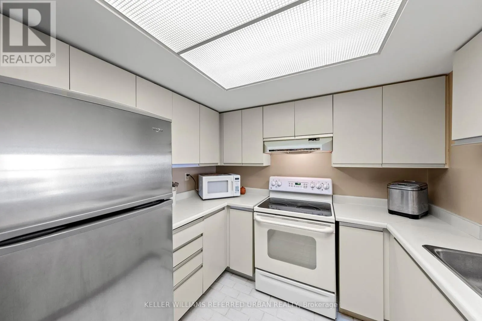 802 - 705 KING STREET W