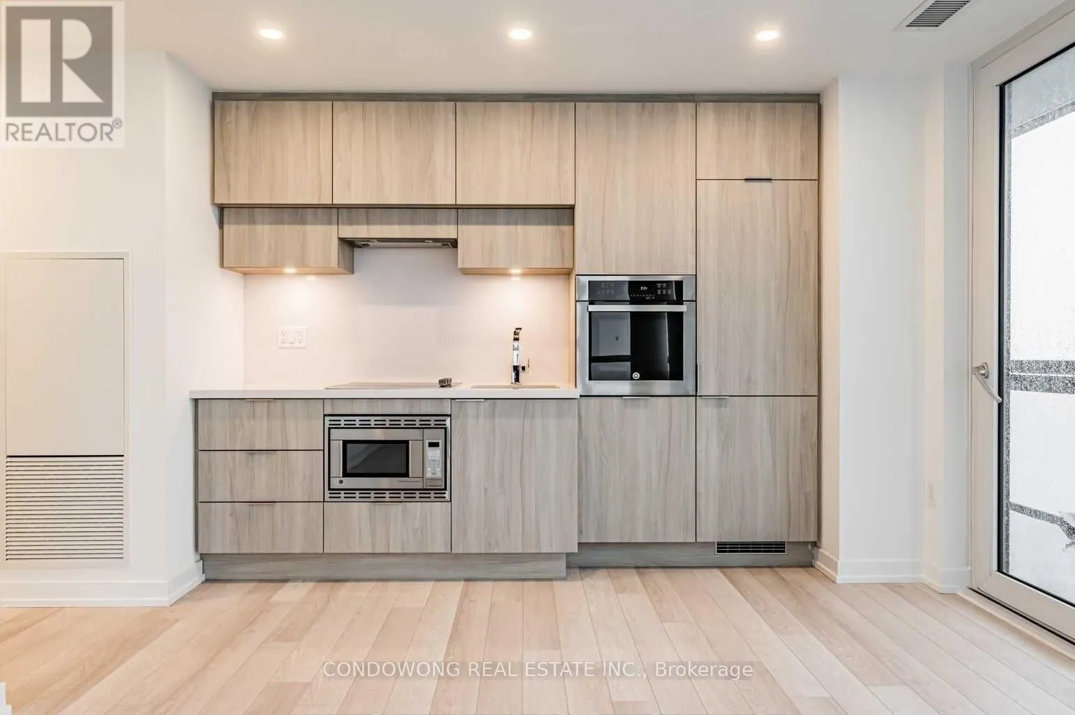 4103 - 39 ROEHAMPTON AVENUE