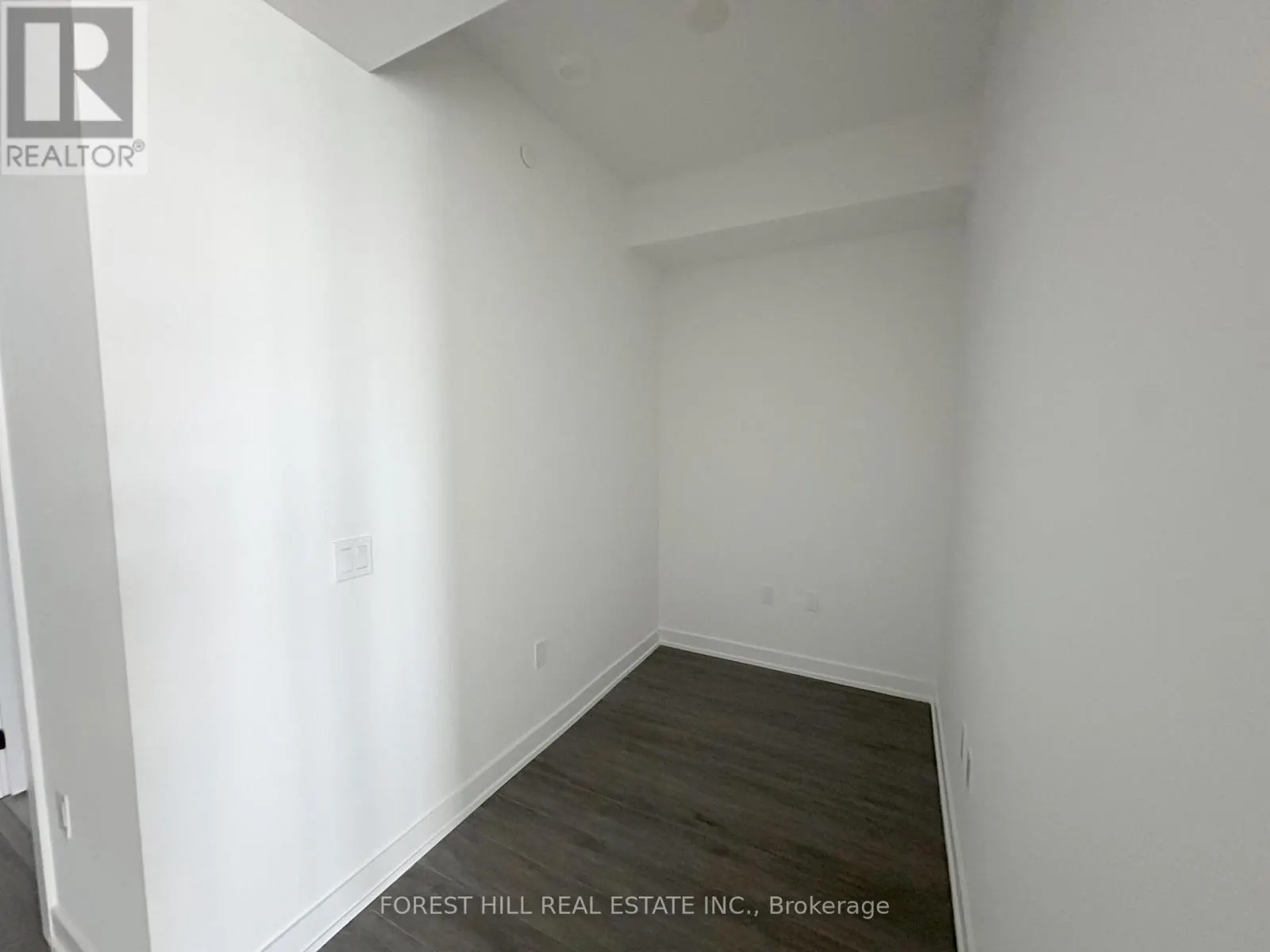 2408 - 127 BROADWAY AVENUE