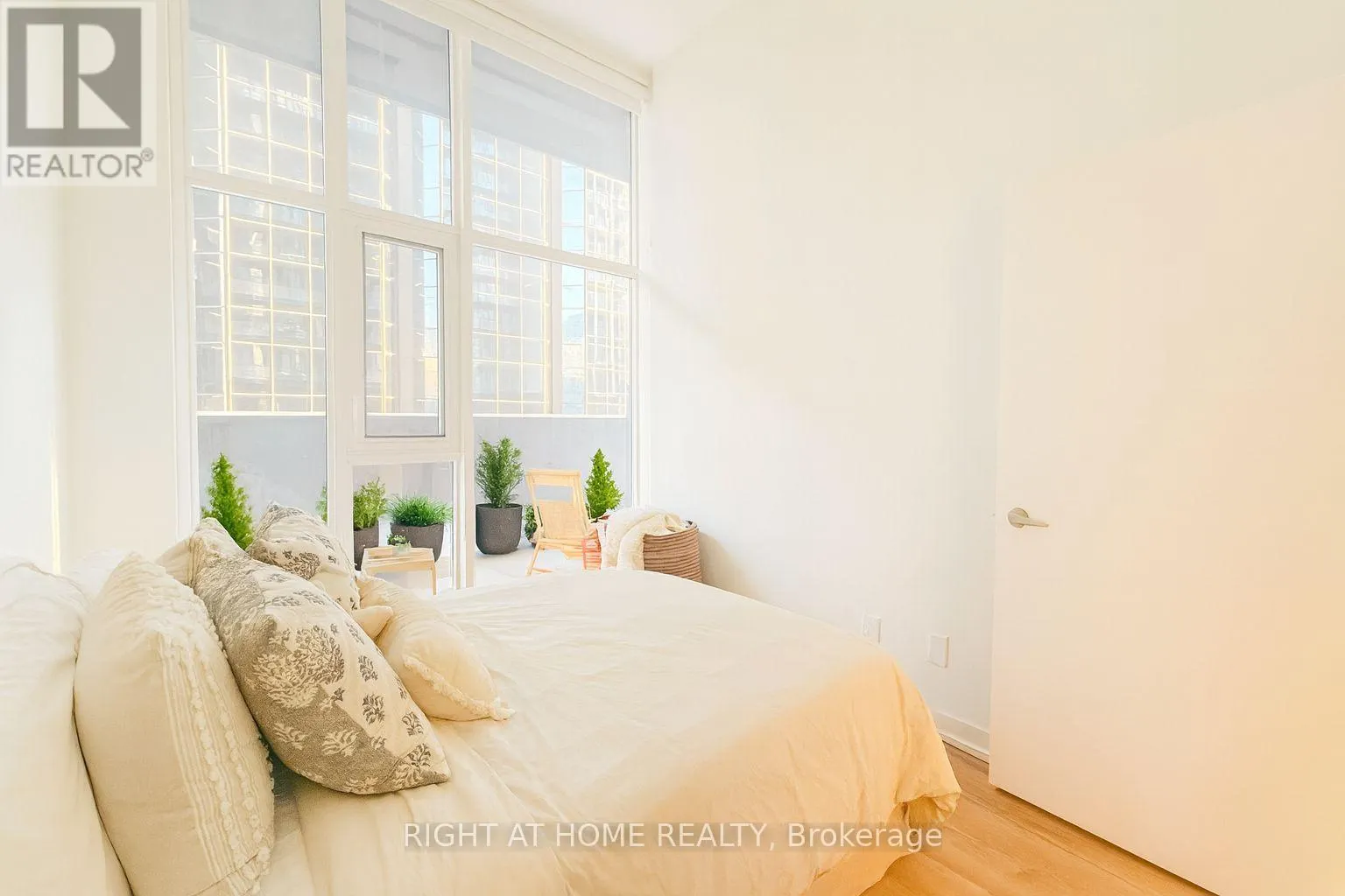 408 - 20 EDWARD STREET