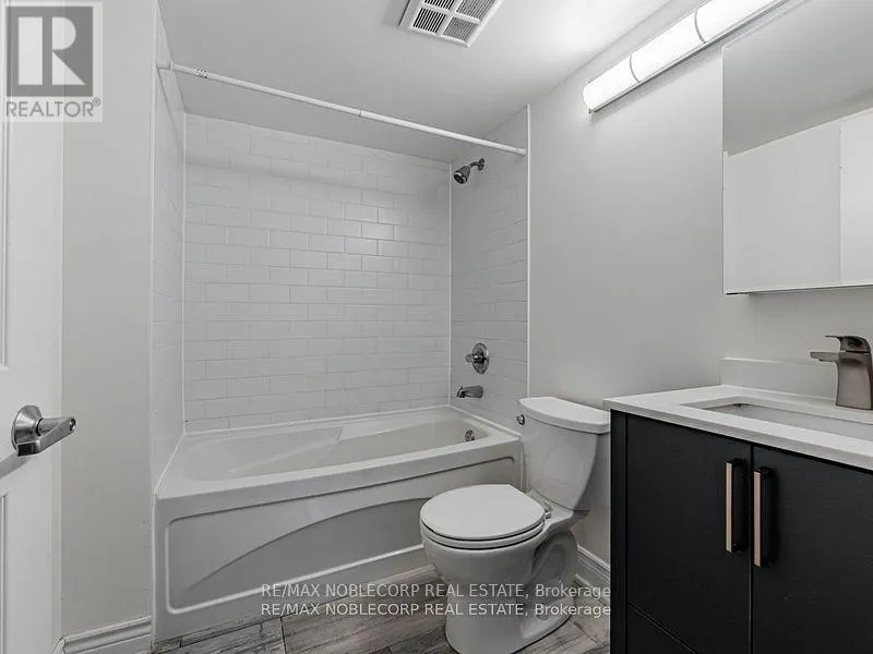 505 - 230 KING STREET E