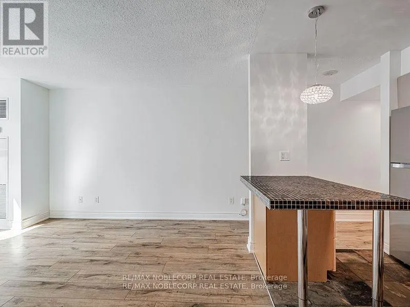 505 - 230 KING STREET E