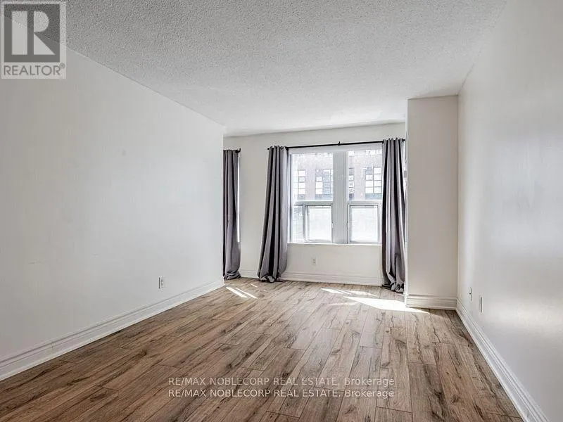 505 - 230 KING STREET E