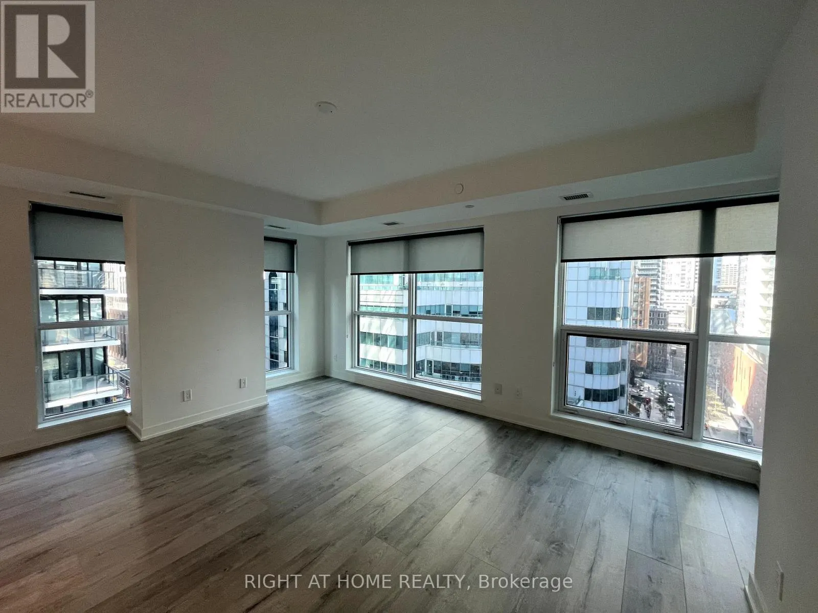 1106 - 327 KING STREET W