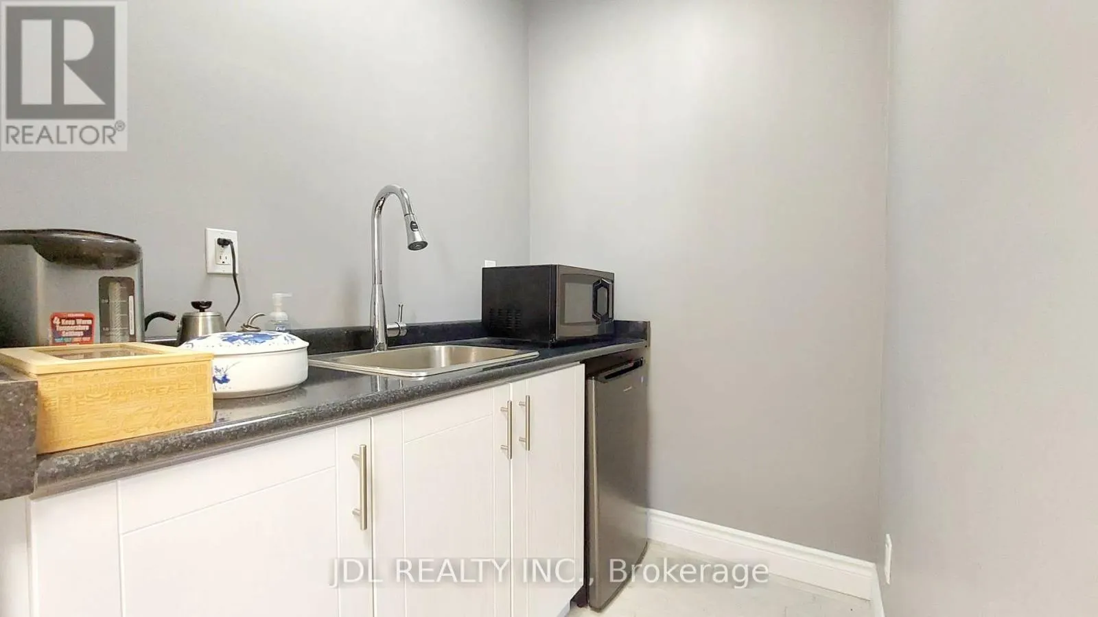 210 - 165 EGLINTON AVENUE E