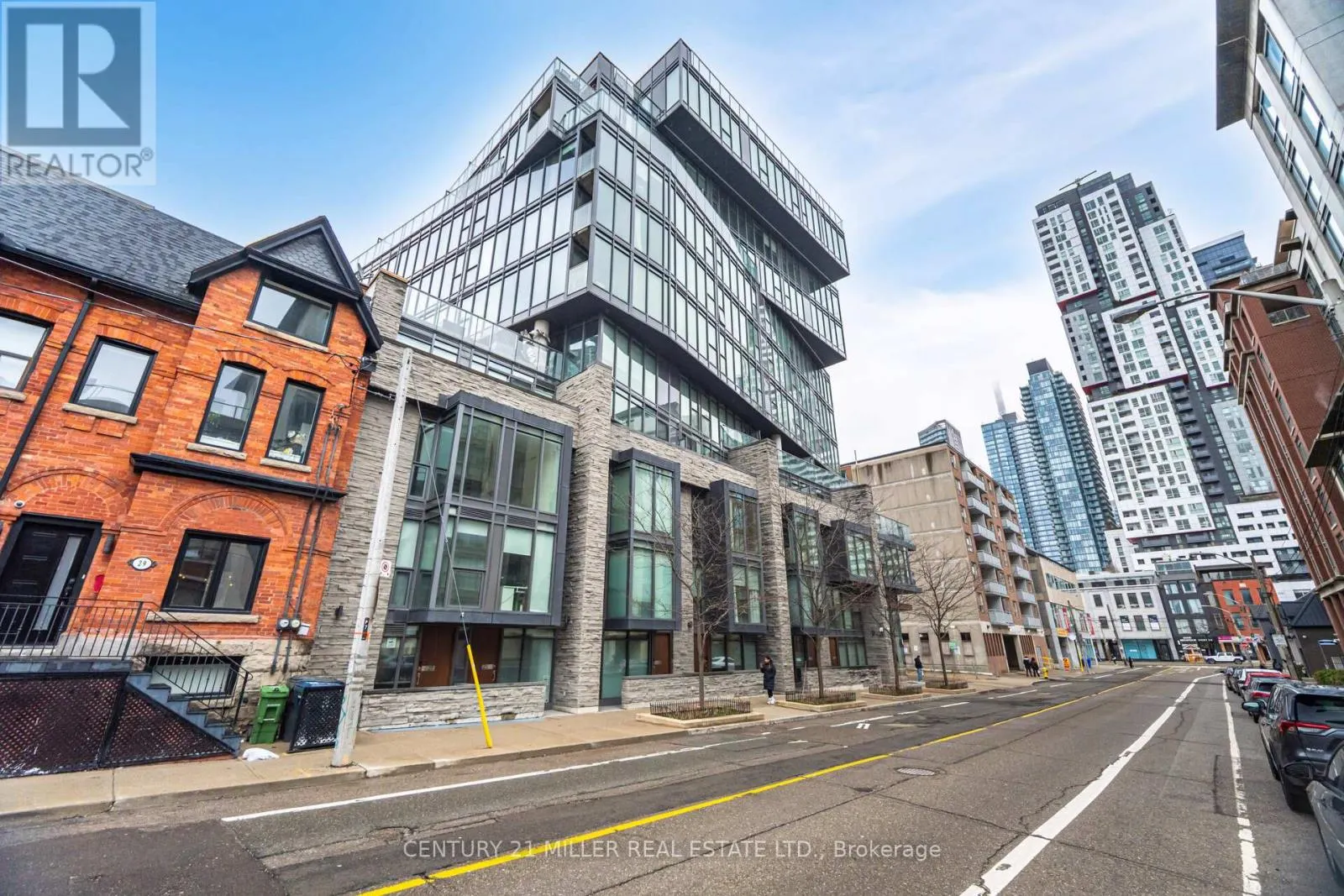 301 - 15 BEVERLEY STREET