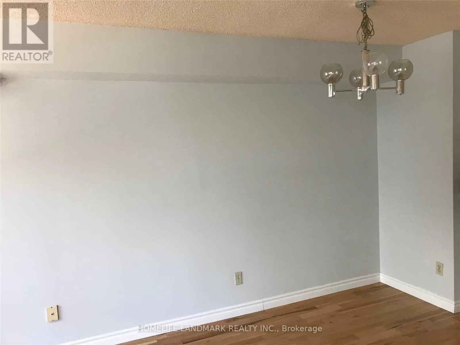 1122 - 633 BAY STREET