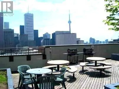 1122 - 633 BAY STREET