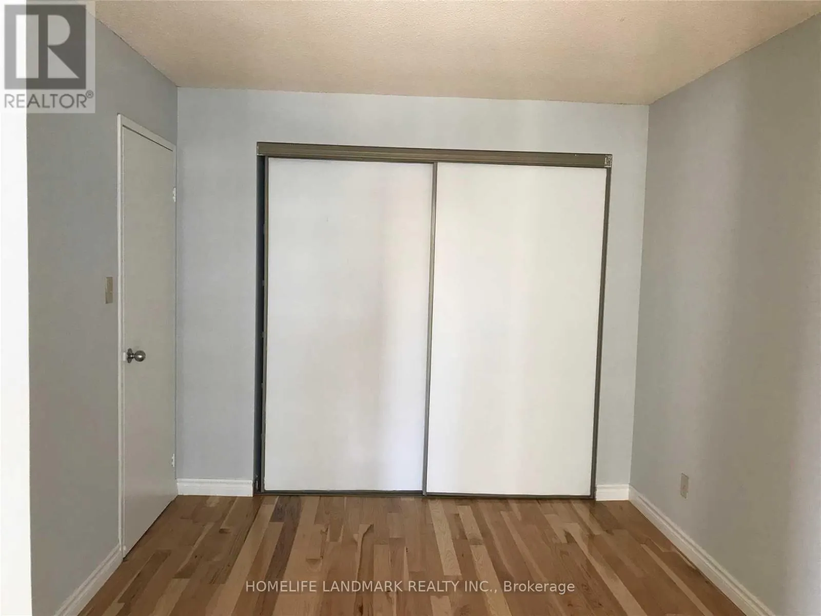 1122 - 633 BAY STREET