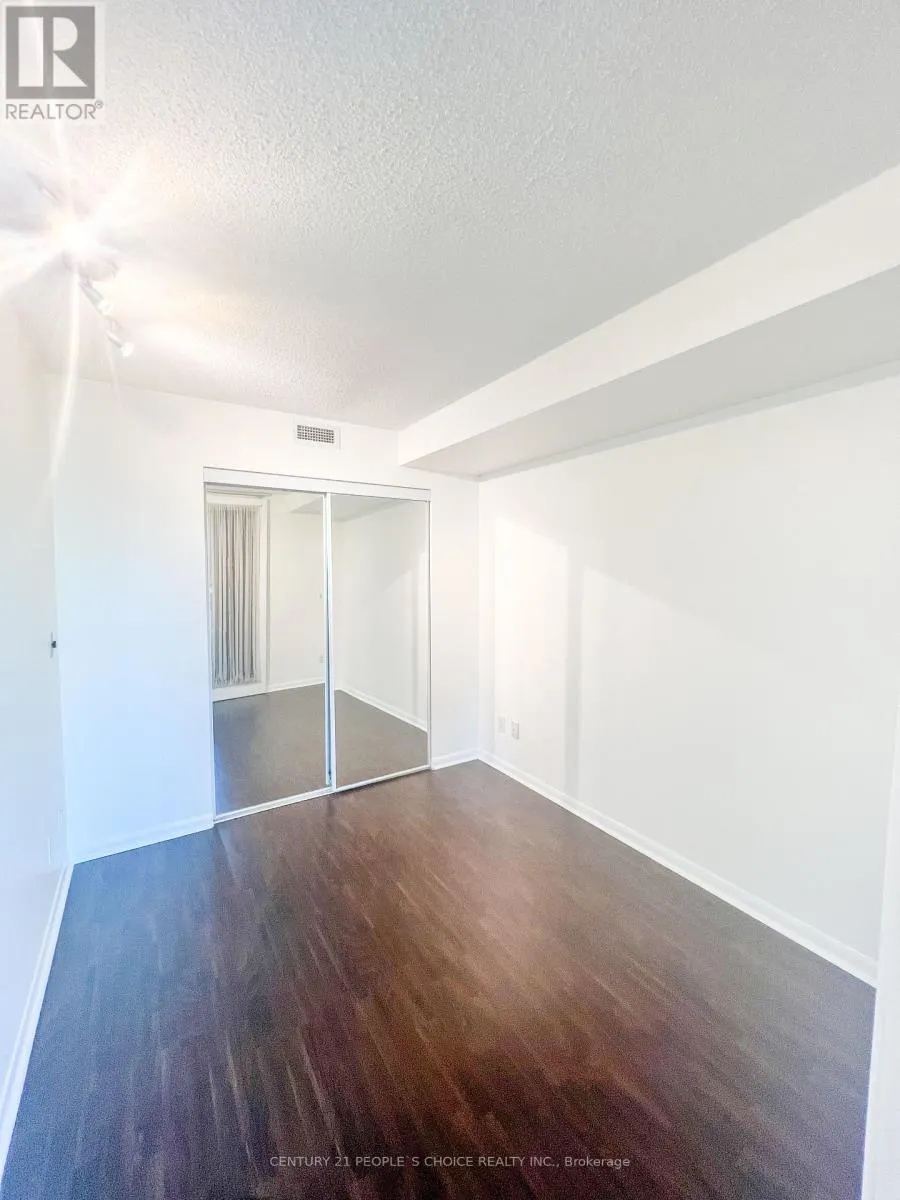 806 - 18 YONGE STREET