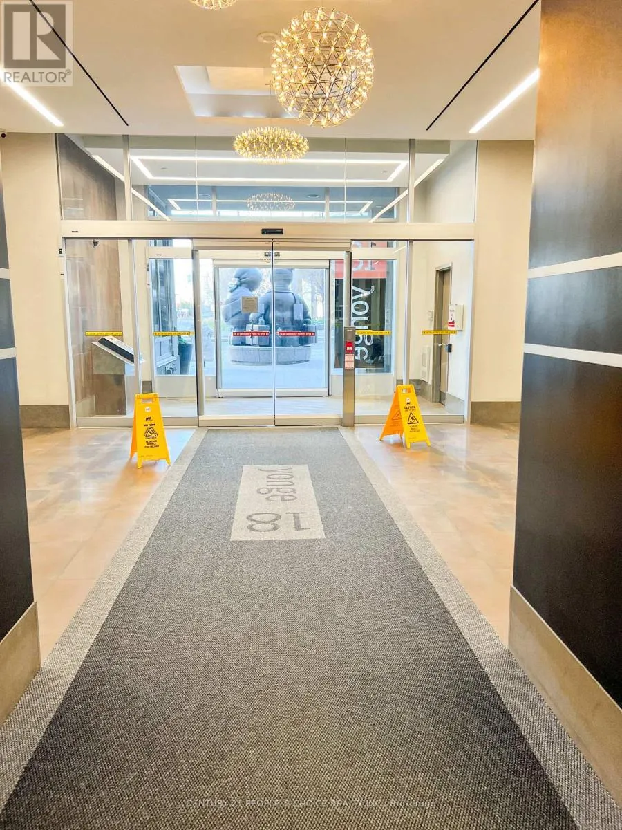 806 - 18 YONGE STREET