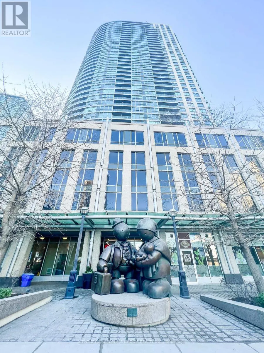 806 - 18 YONGE STREET