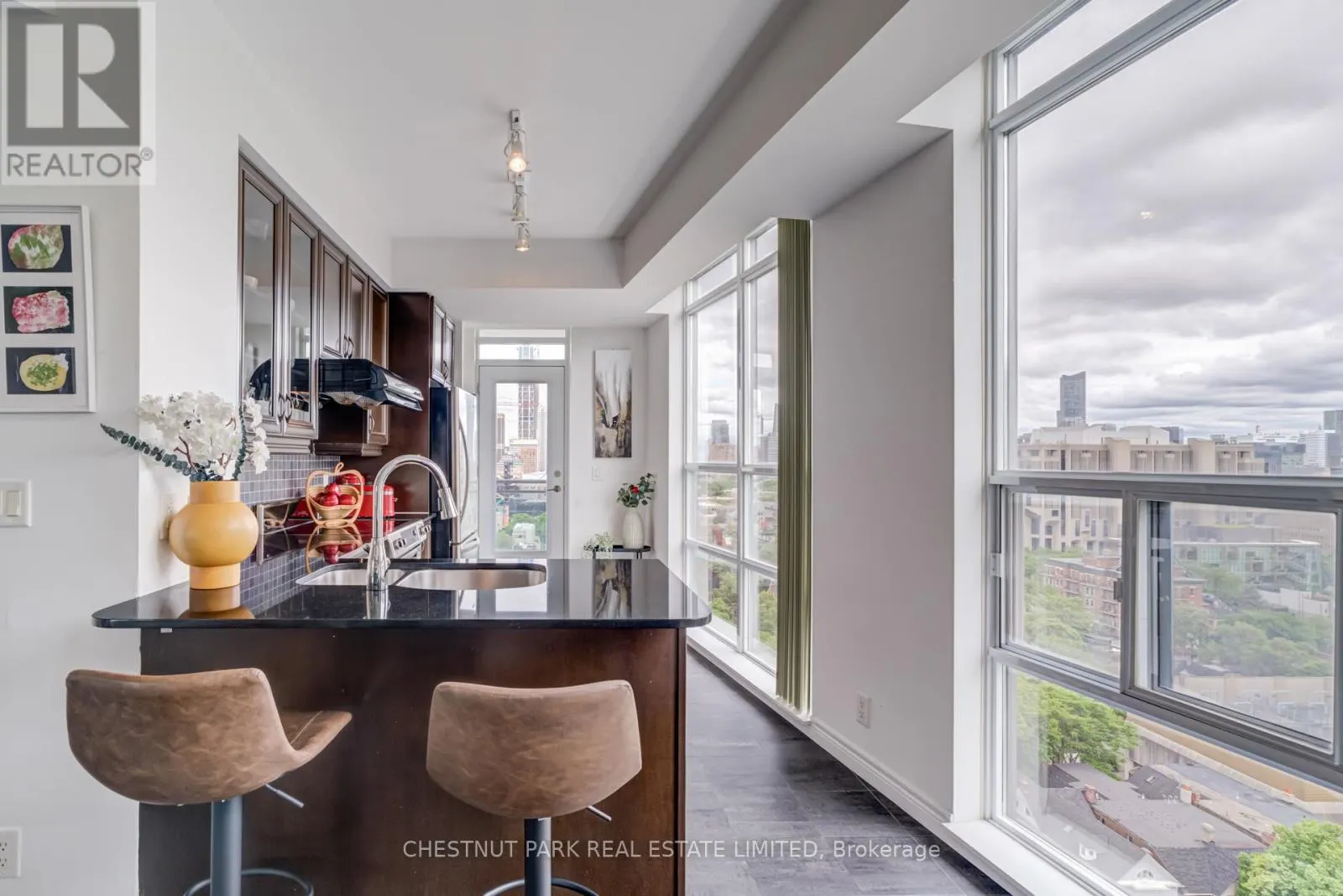 1711 - 736 SPADINA AVENUE
