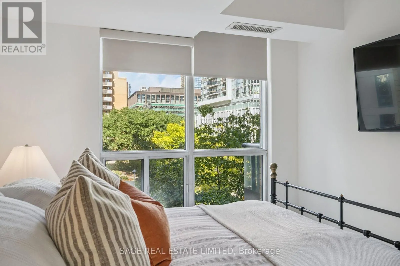 403 - 76 SHUTER STREET