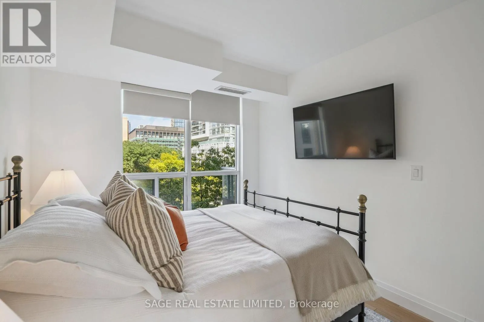403 - 76 SHUTER STREET