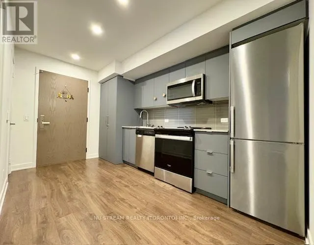 701 - 30 TRETTI WAY