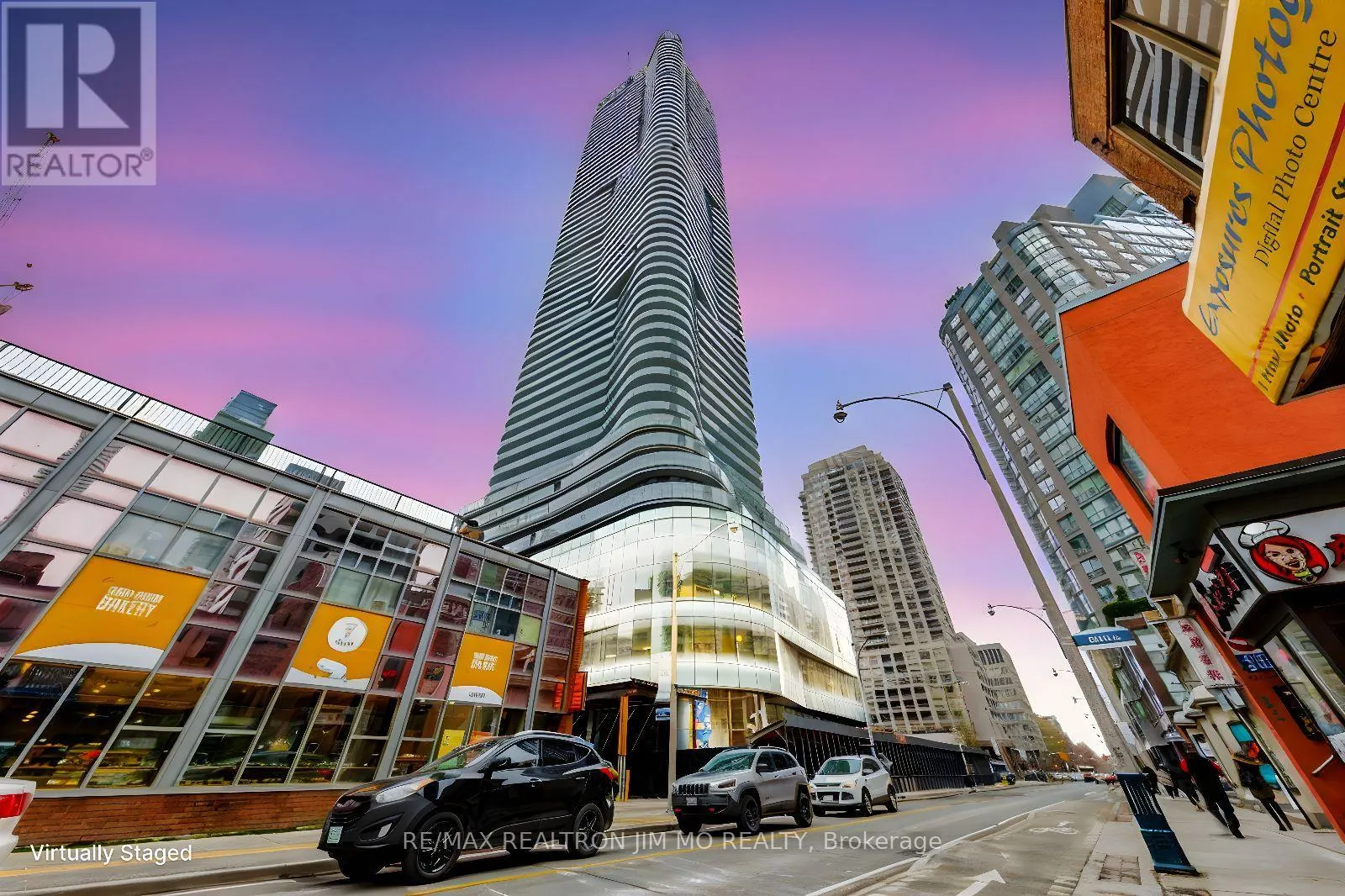 5802 - 11 WELLESLEY STREET W