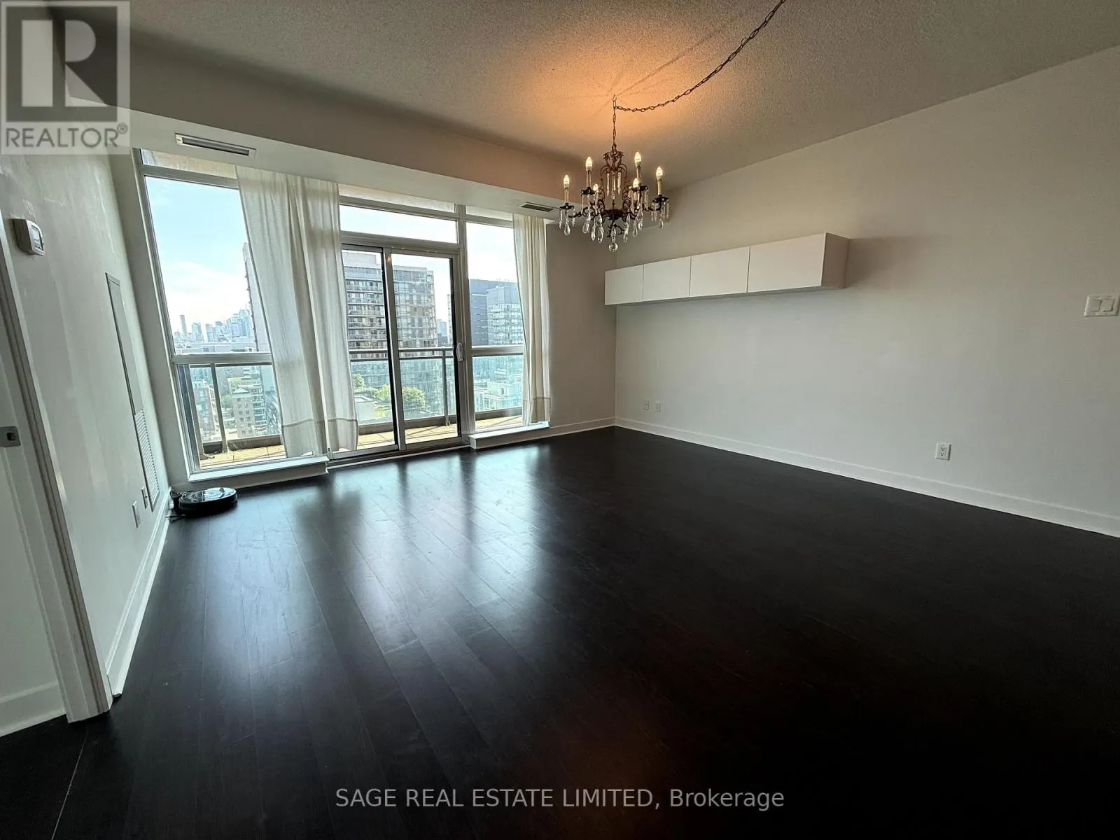 1504 - 1171 QUEEN STREET W
