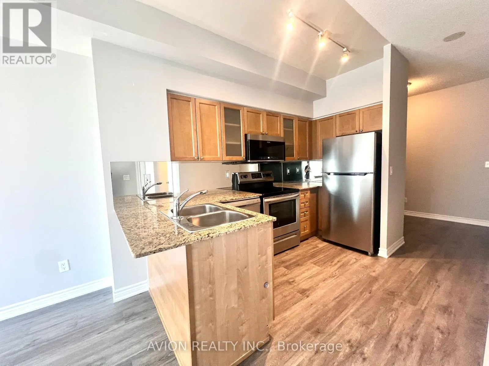 2610 - 761 BAY STREET