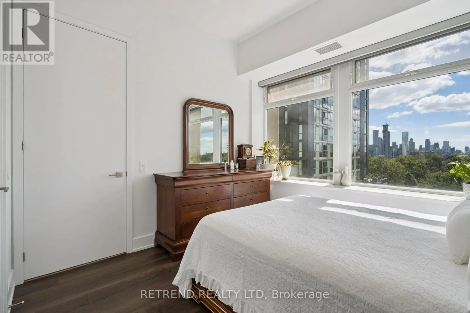 610 - 111 ST CLAIR AVENUE W