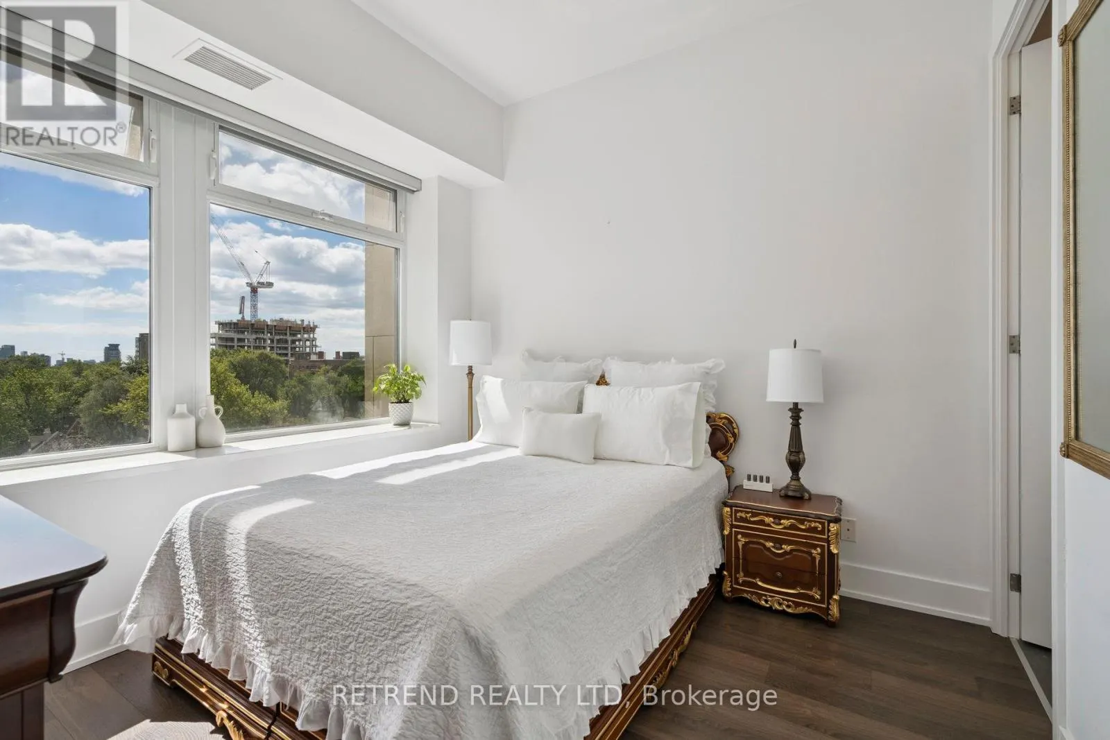610 - 111 ST CLAIR AVENUE W