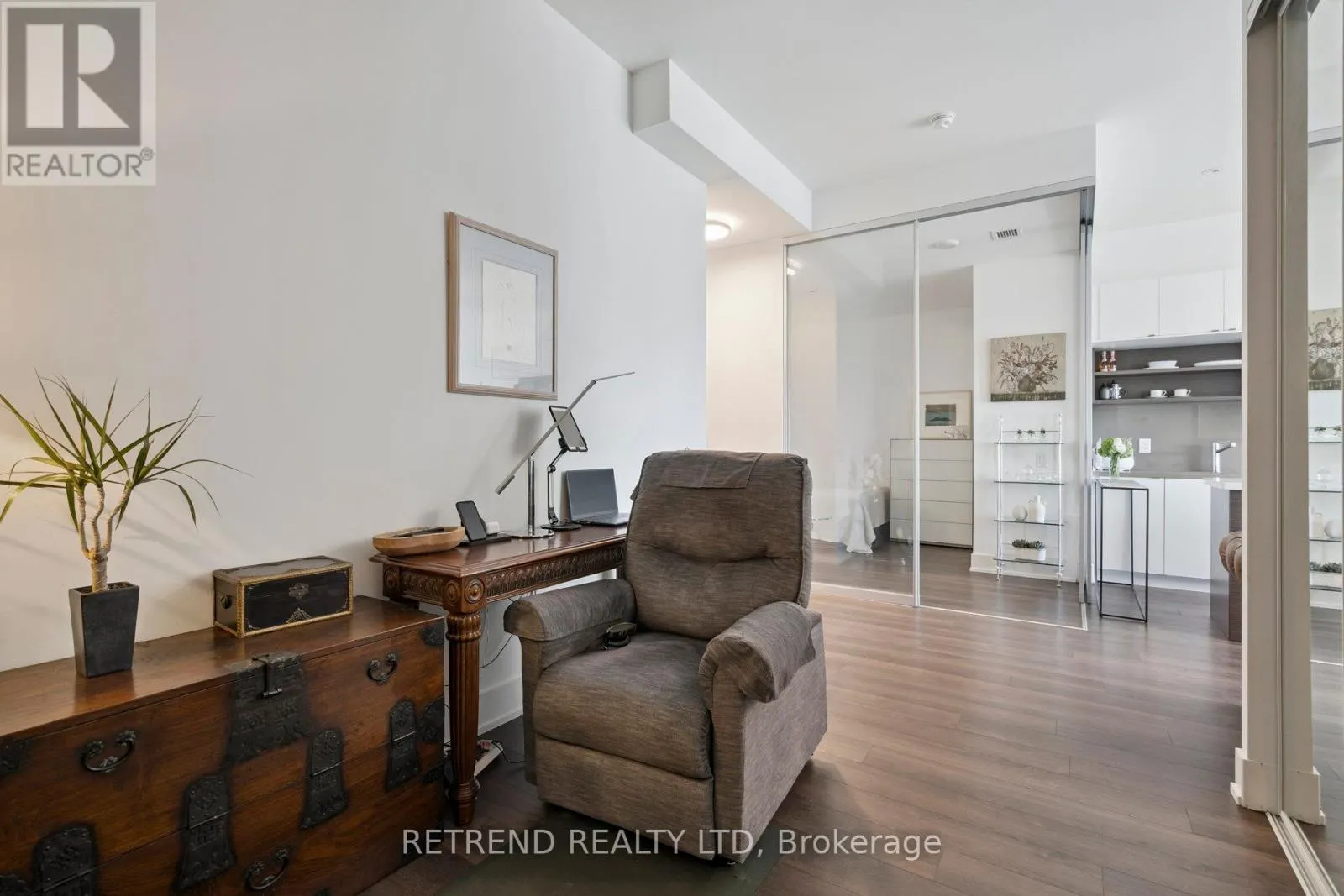 610 - 111 ST CLAIR AVENUE W