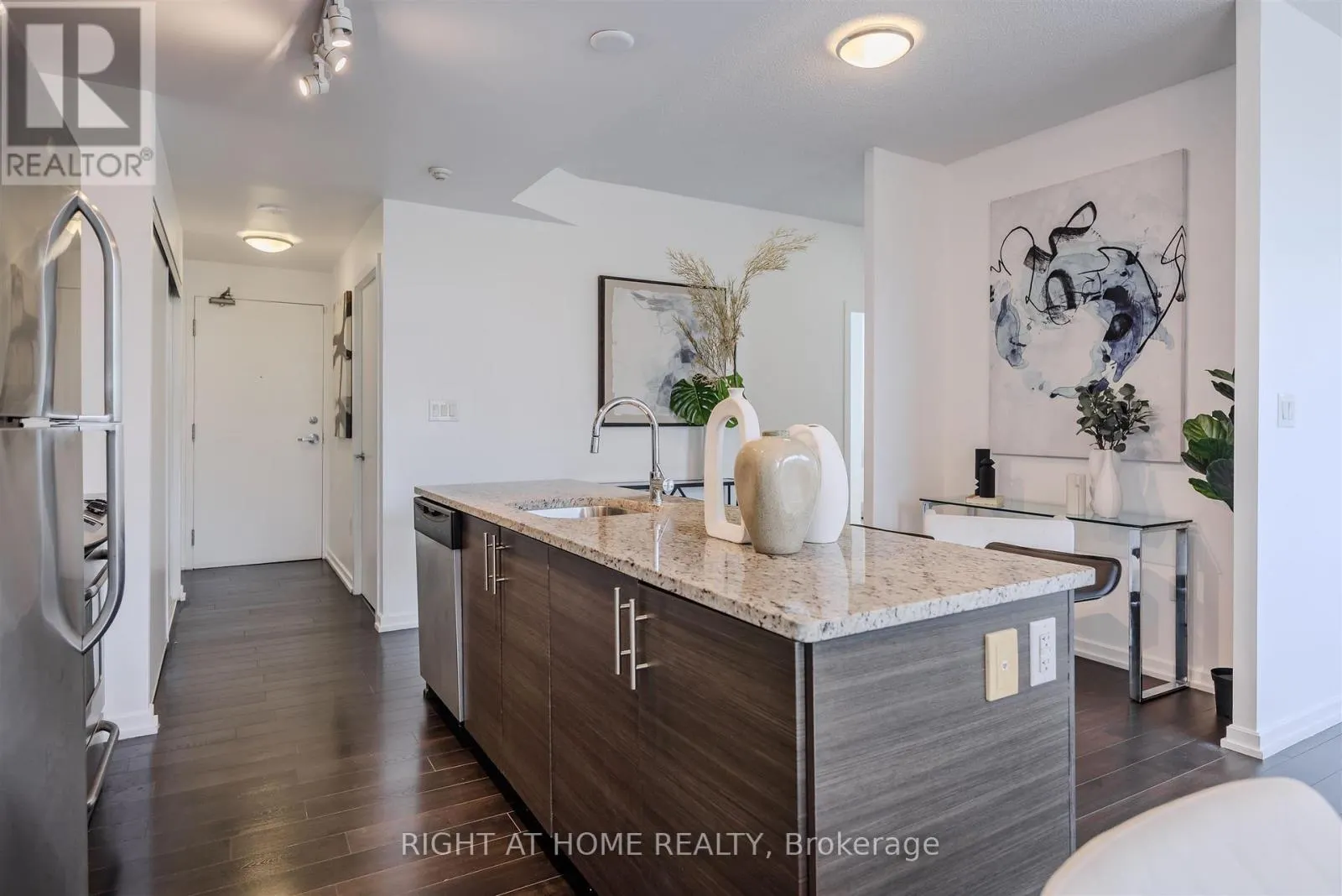206 - 70 FOREST MANOR ROAD