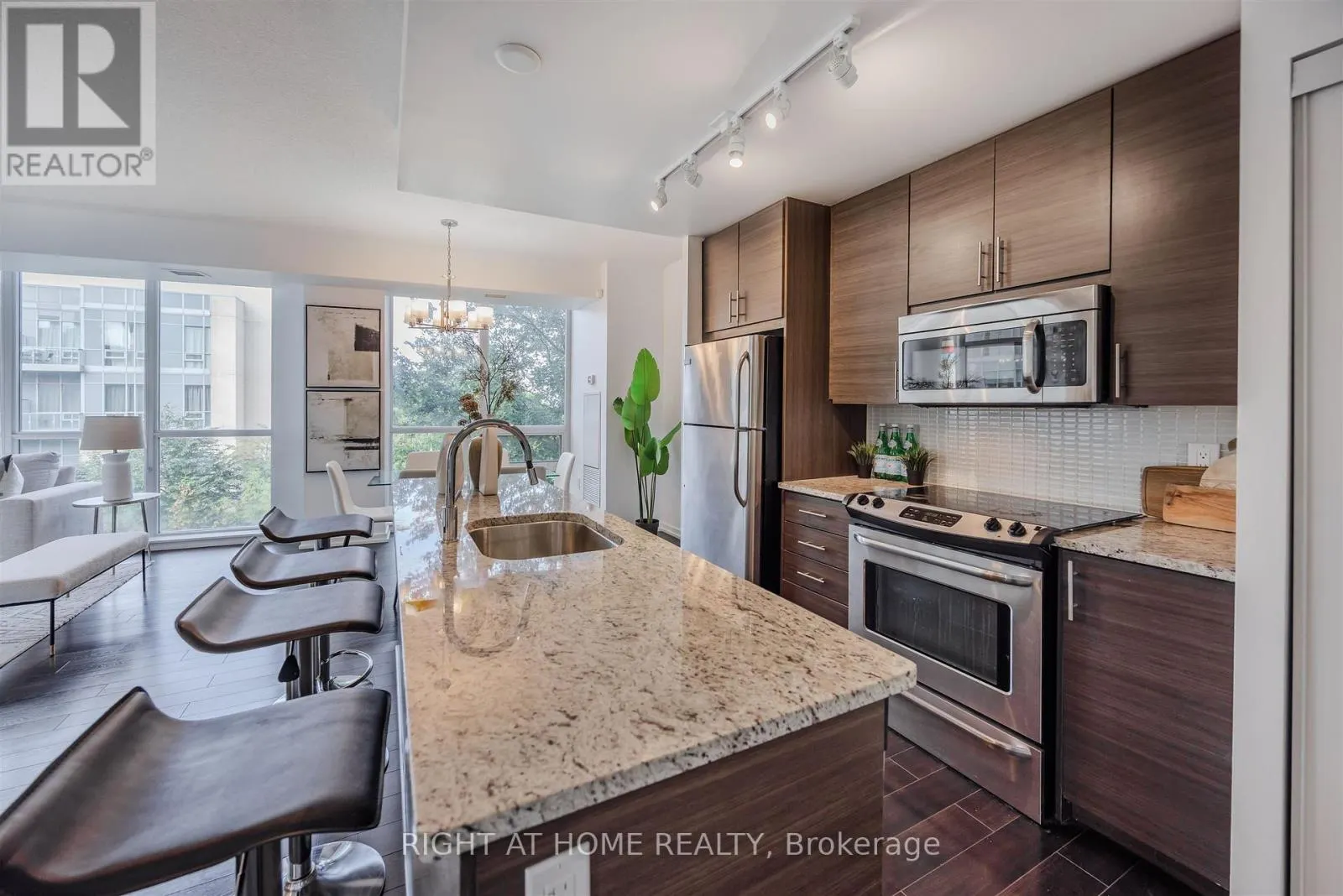 206 - 70 FOREST MANOR ROAD