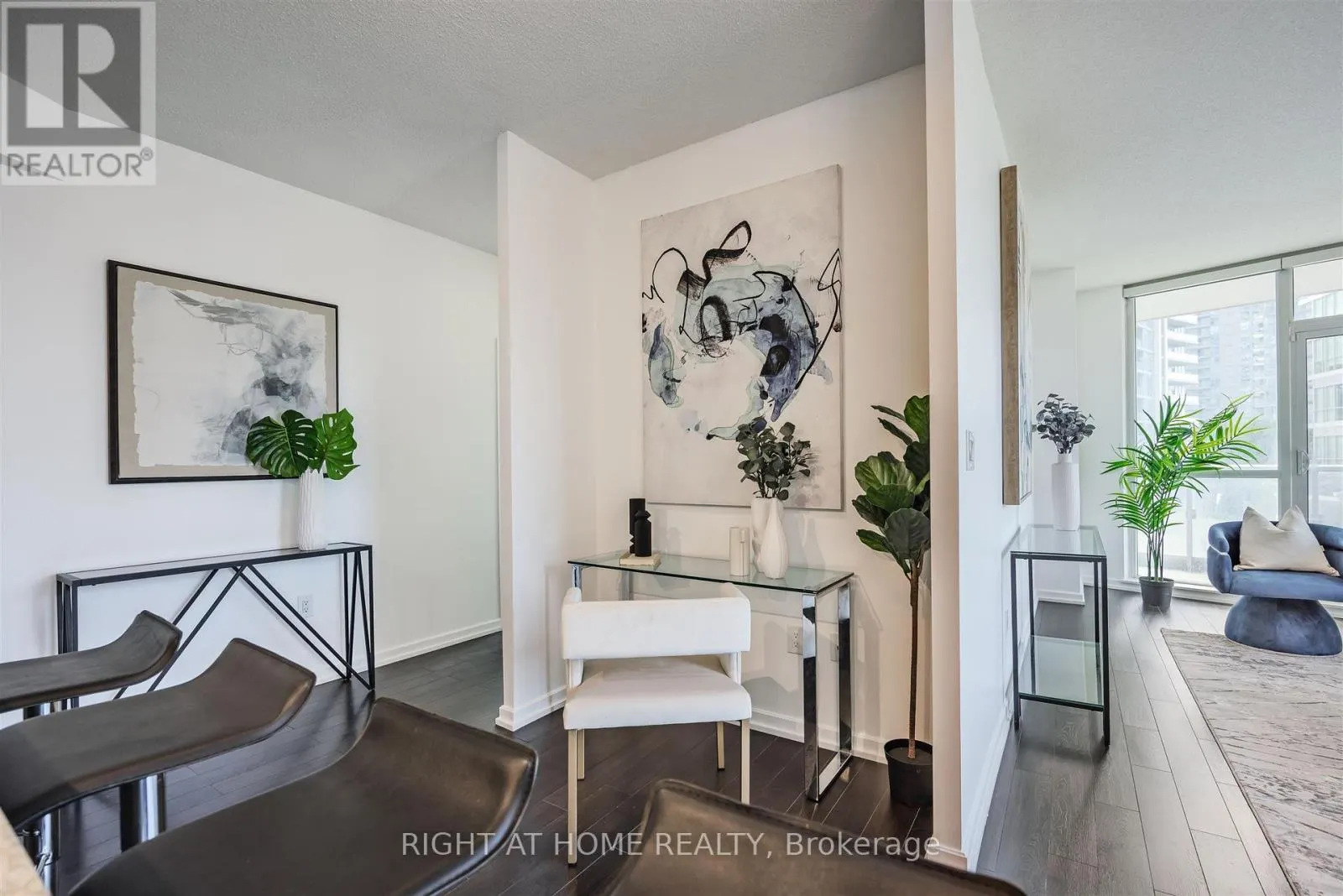 206 - 70 FOREST MANOR ROAD
