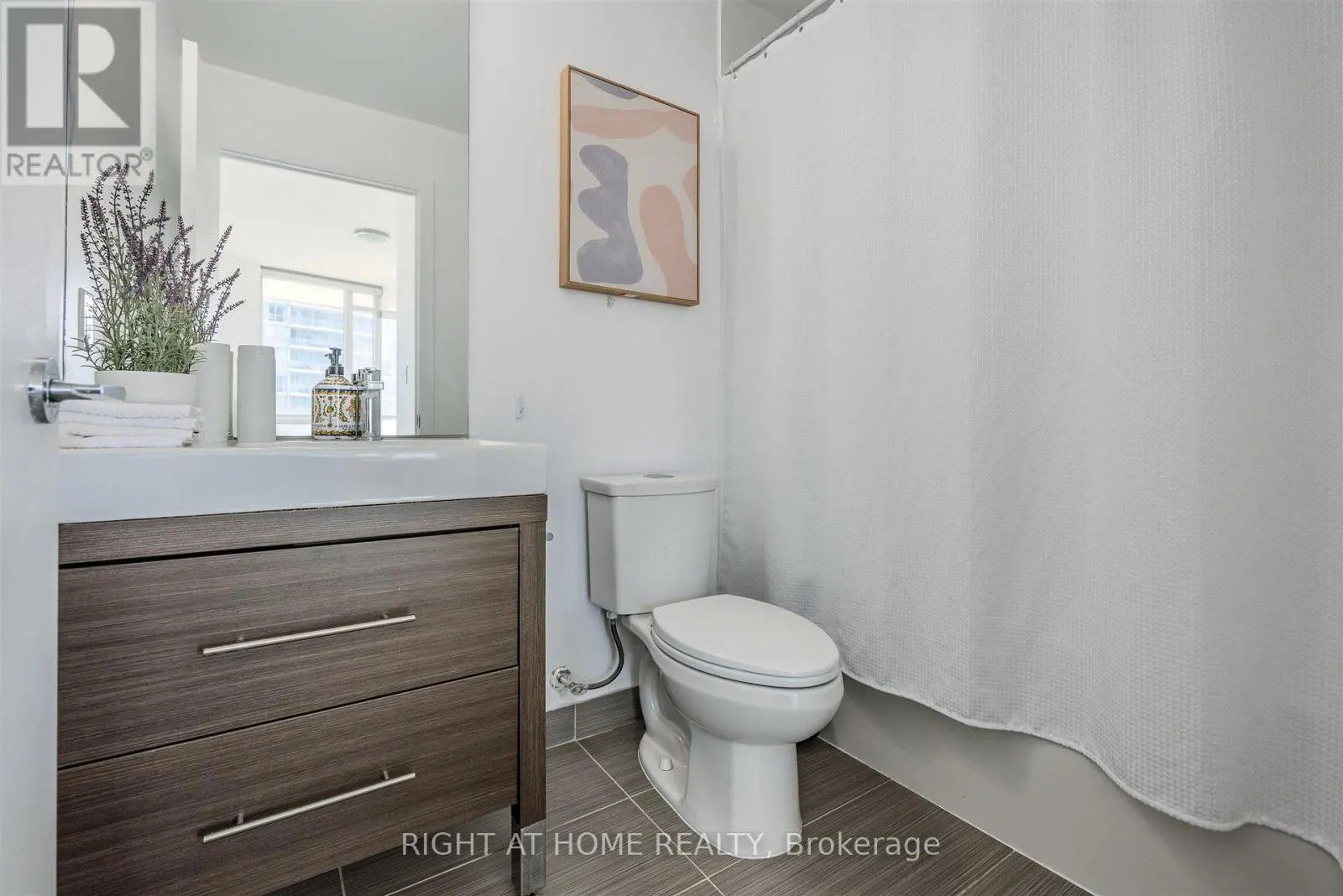 206 - 70 FOREST MANOR ROAD
