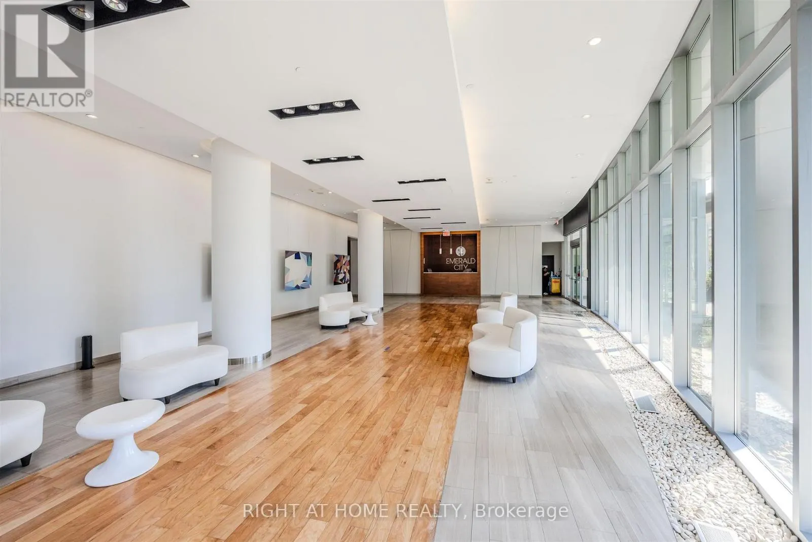 206 - 70 FOREST MANOR ROAD