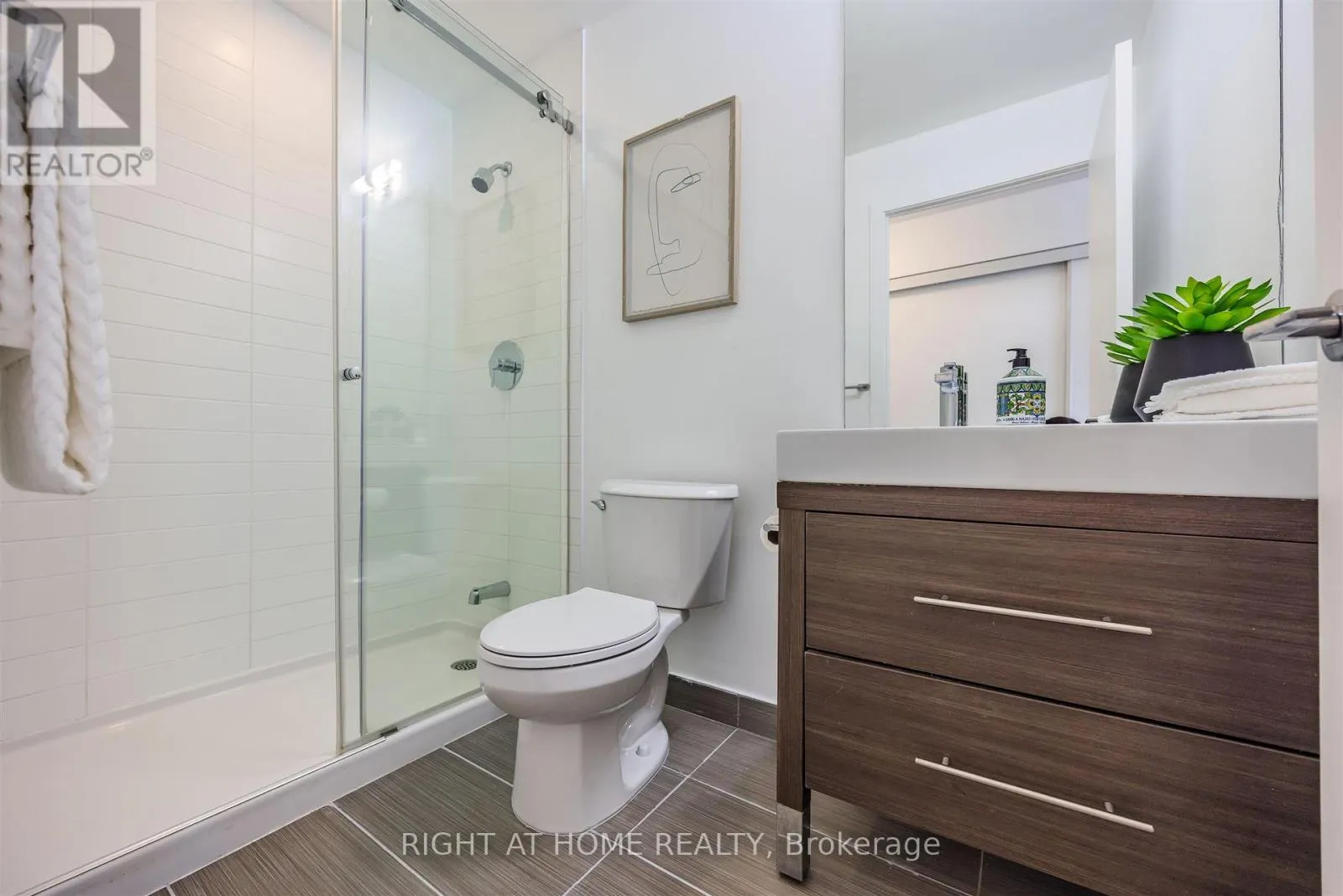 206 - 70 FOREST MANOR ROAD
