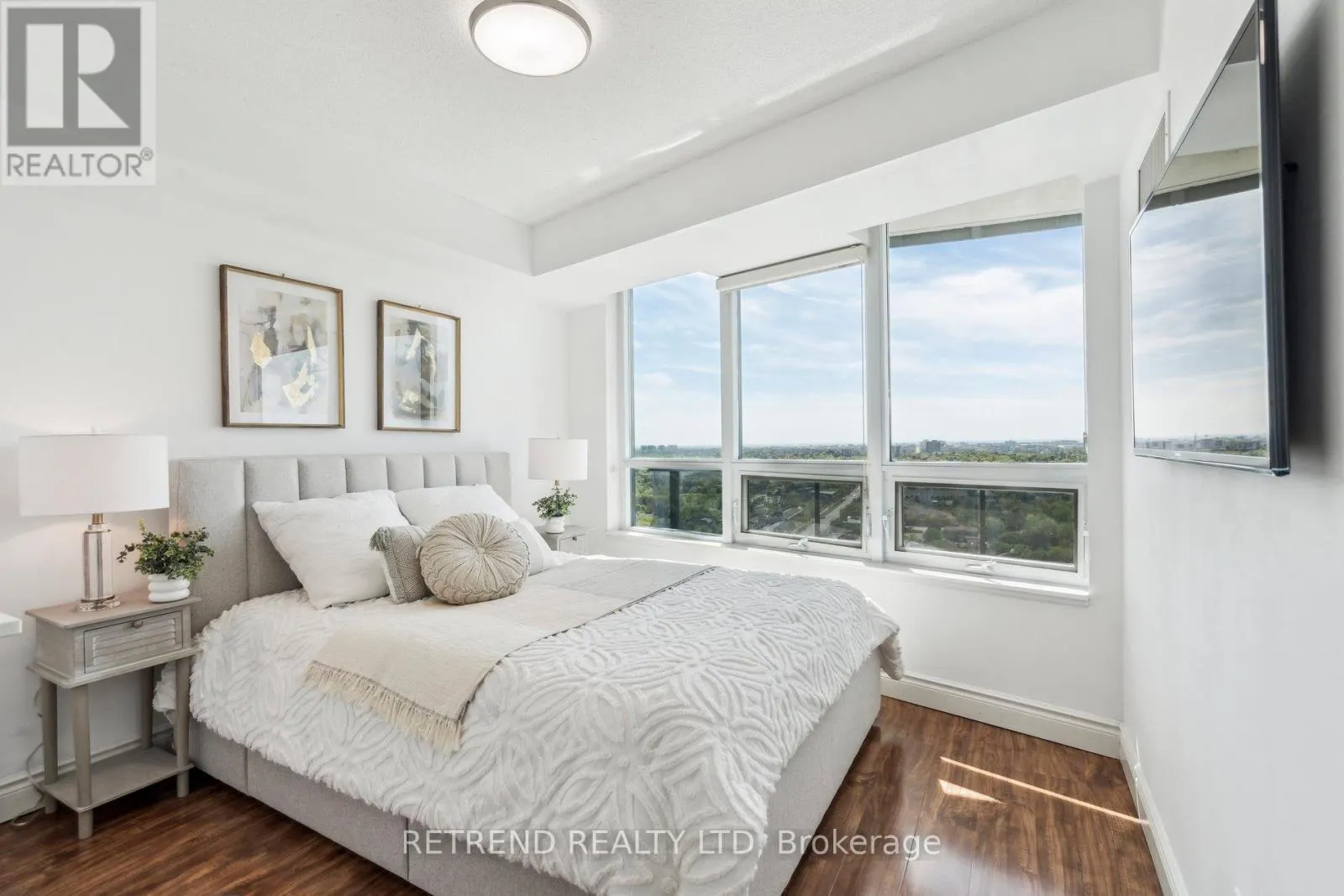 2111 - 15 GREENVIEW AVENUE