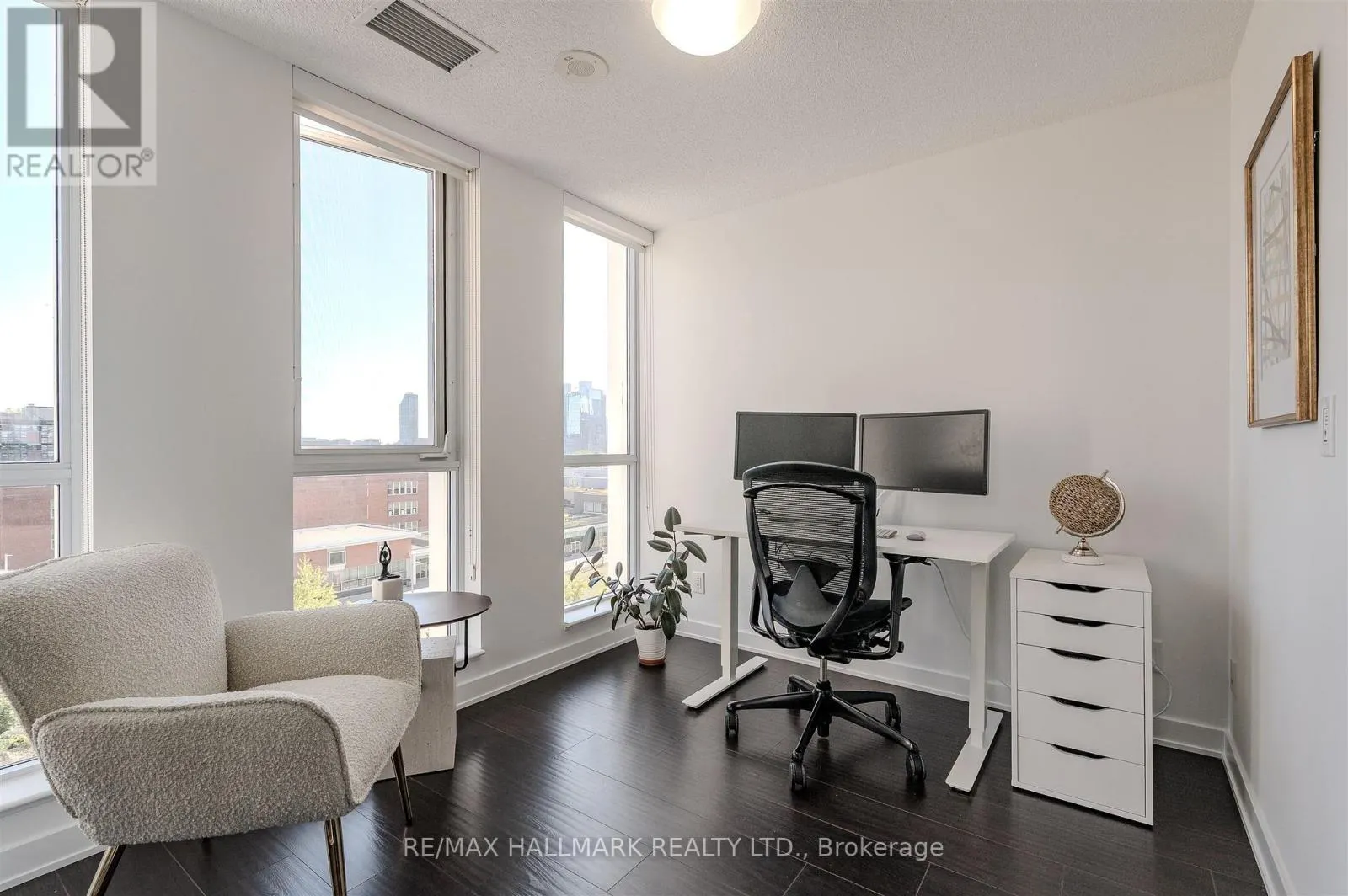 702 - 55 REGENT PARK BOULEVARD
