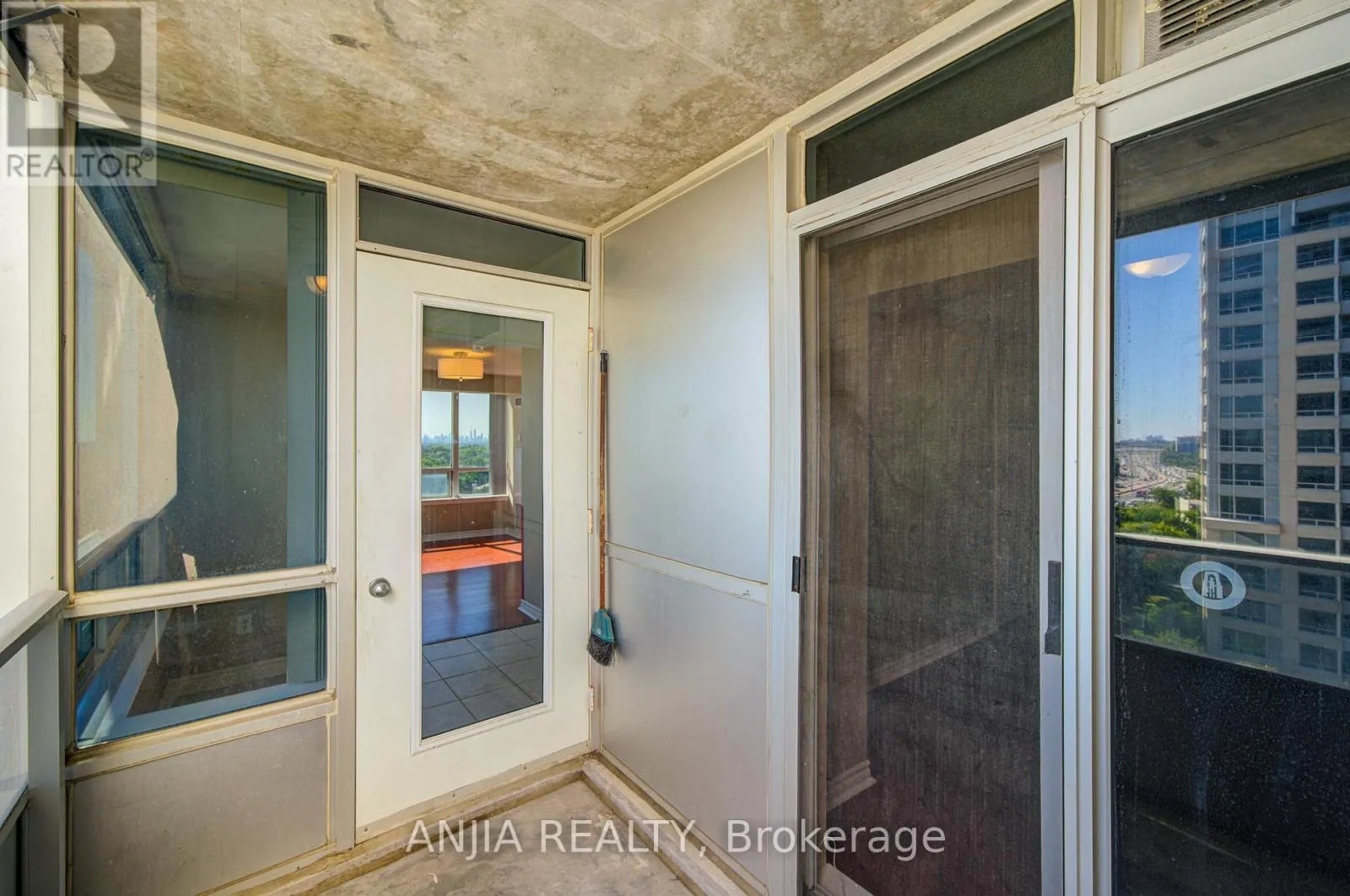 908 - 1 REAN DRIVE