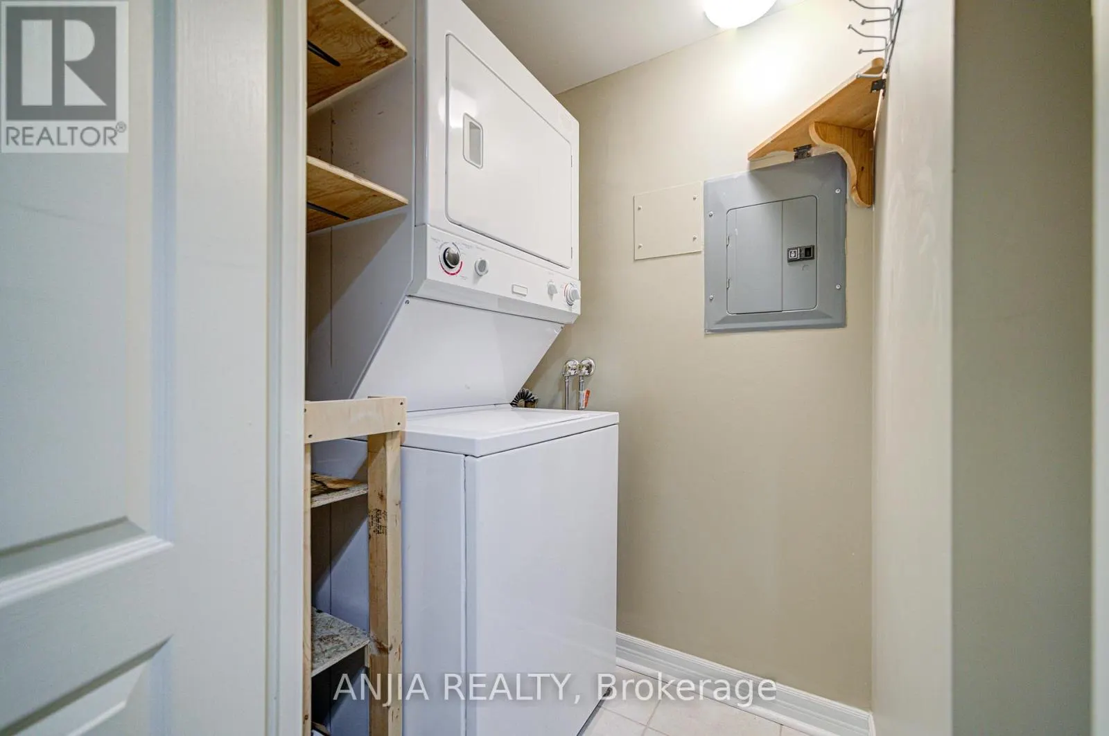 908 - 1 REAN DRIVE