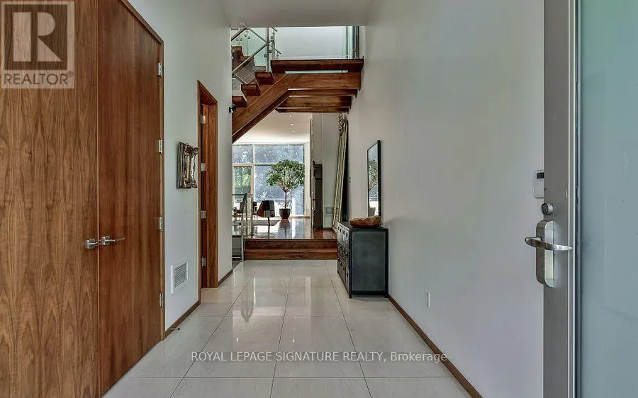 63 DOUGLAS CRESCENT