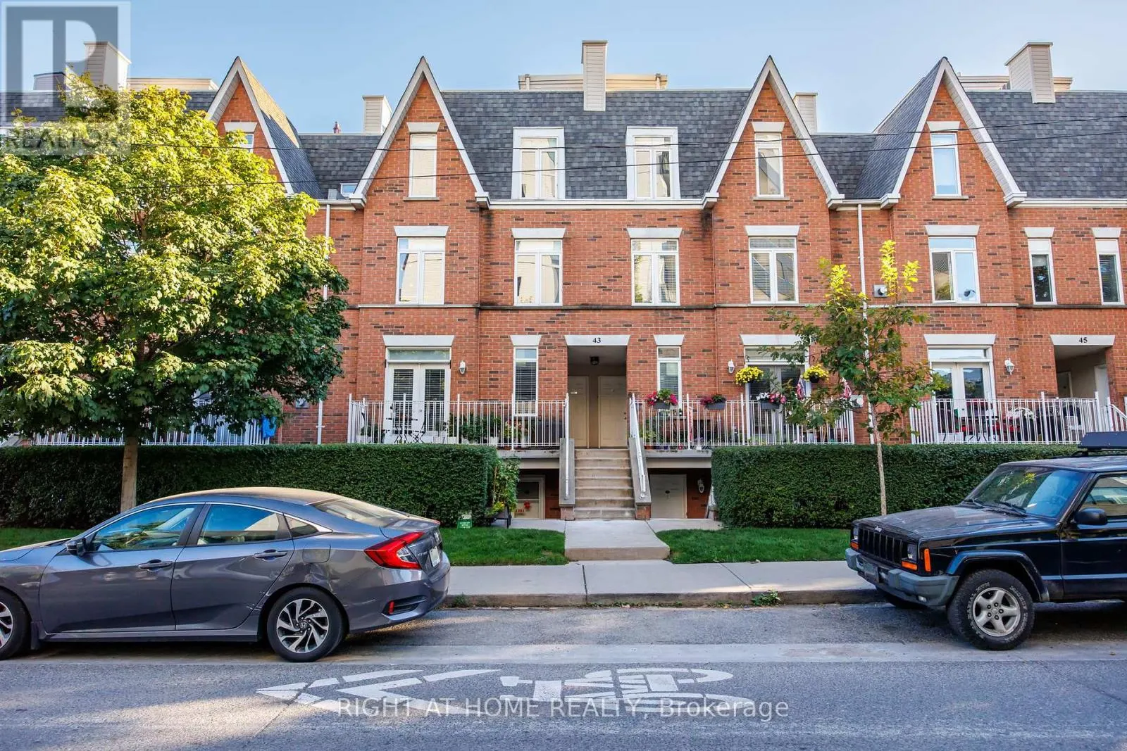 4304 - 43 SUDBURY STREET