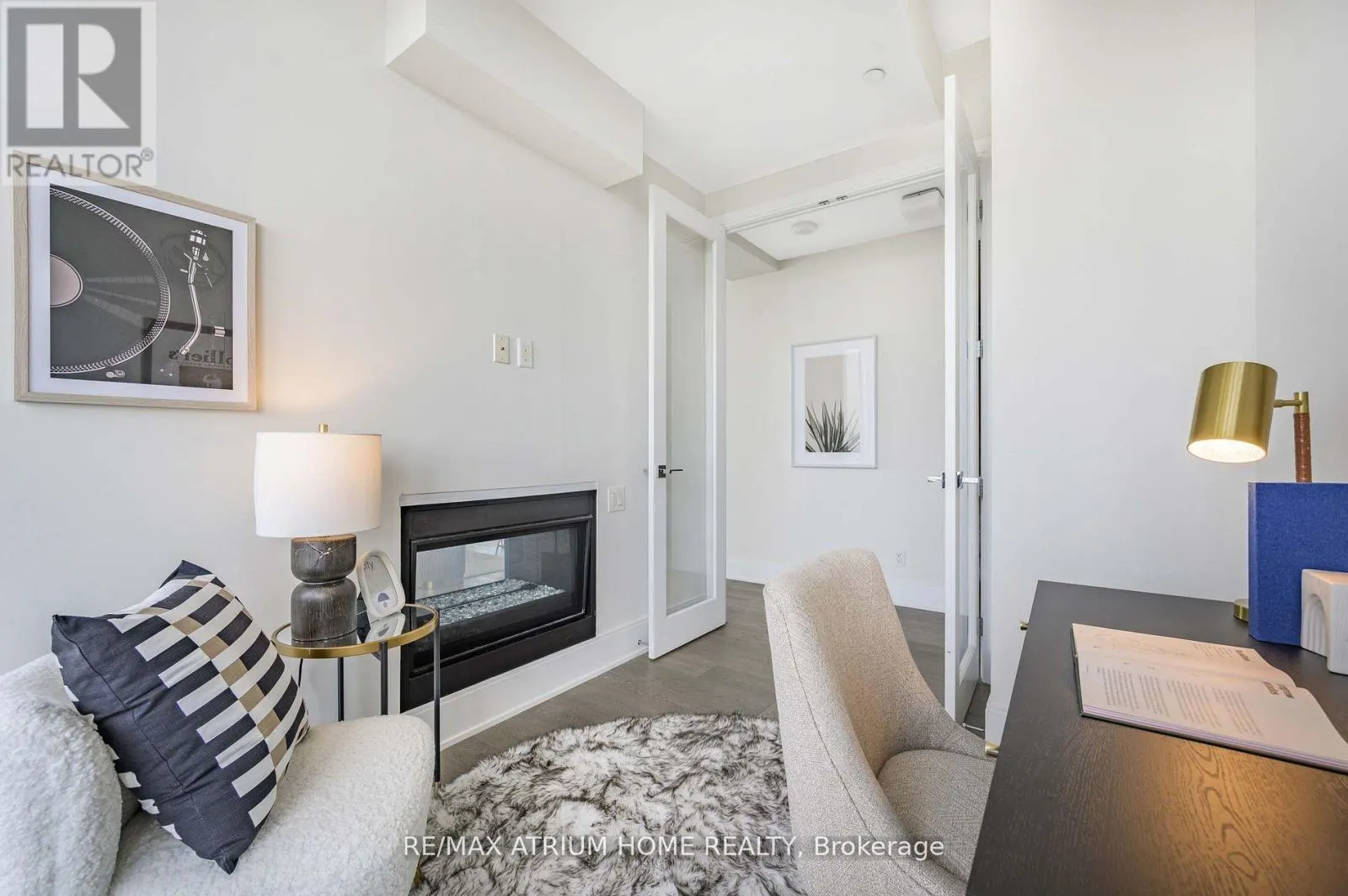 PH 5305 - 42 CHARLES STREET E